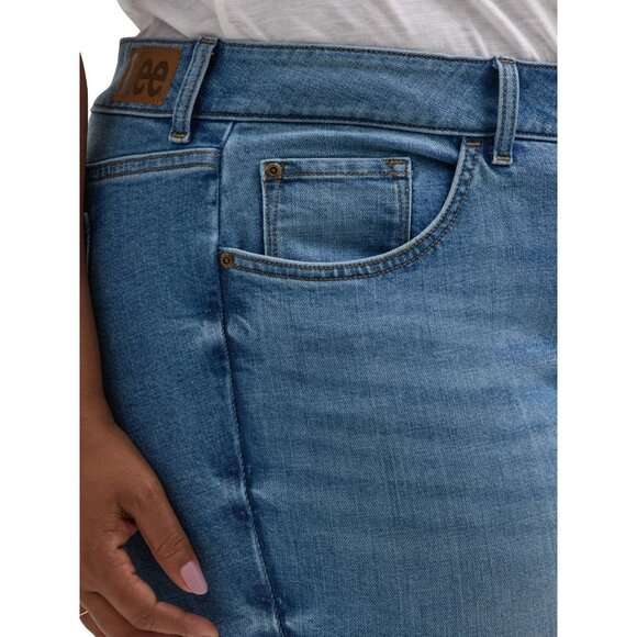 Lee Women's Plus Midrise Relaxed Fit Straight Leg Jean, Size 16W, Mid-Rise - Picture 4 of 6